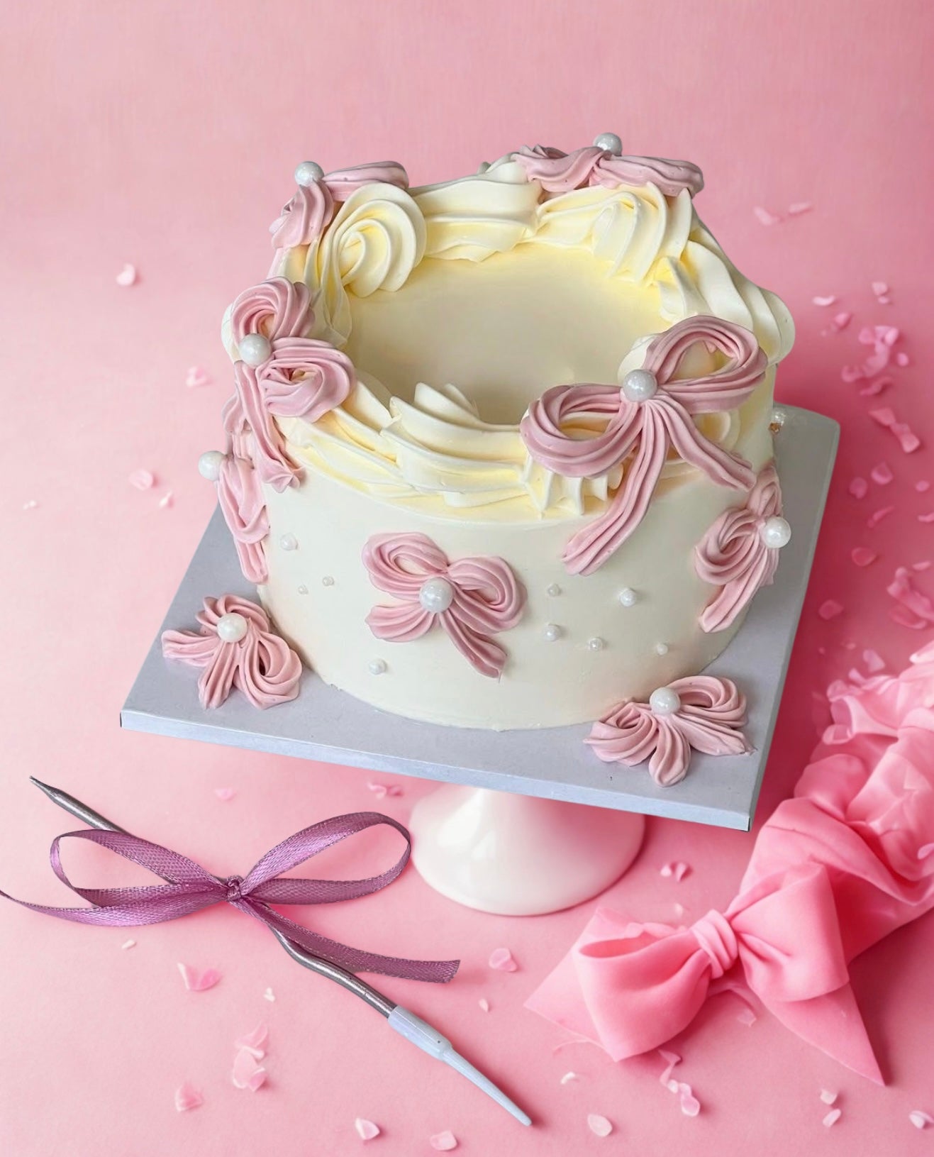 Bow Piped Cake